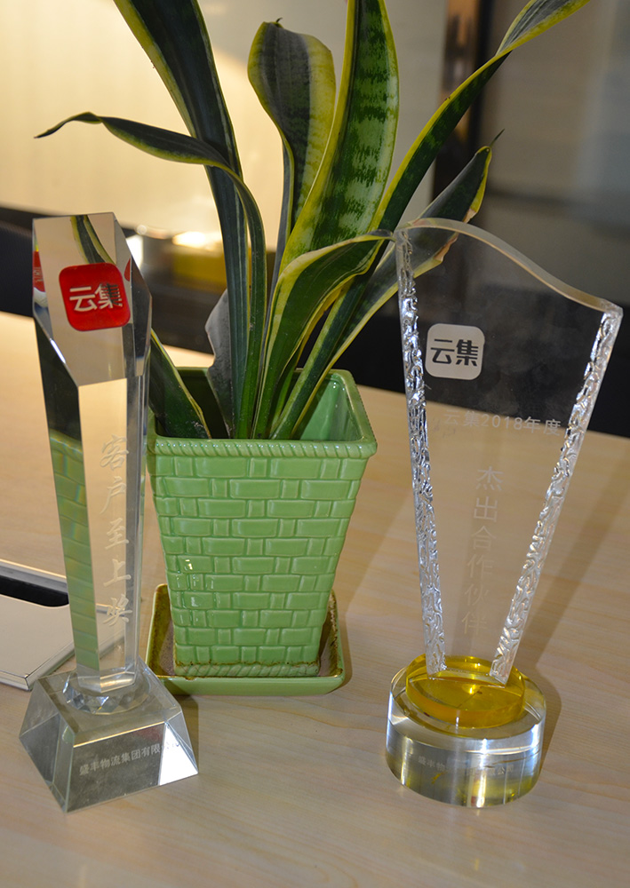 服務(wù)取勝，載譽而歸